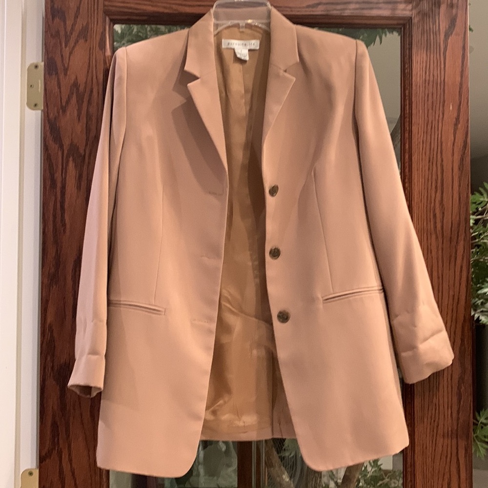 Pursuit LTD beige blazer - size 8 - shoulder pads 100% Polyester